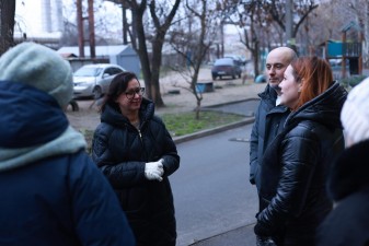 Заступниця Міністра розвитку громад та територій і представники Держмолодьжитло зустрілись з родиною переселенців, які отримали житло за програмою «Житло для ВПО»